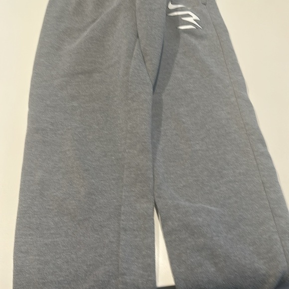 2 Nike track pants and under armour shirt - Picture 4 of 8